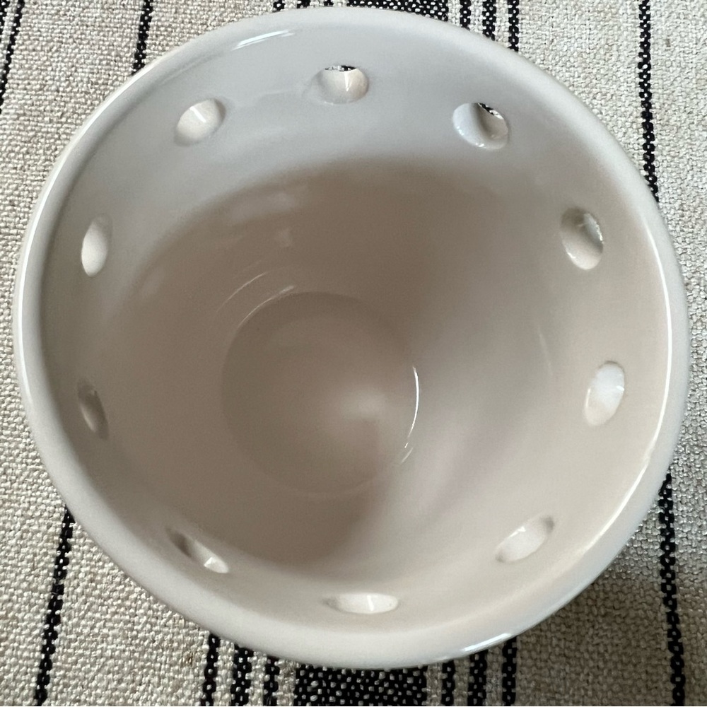 Rae Dunn White Garlic Cellar Storage Jar with Wooden Lid - Picture 4 of 5